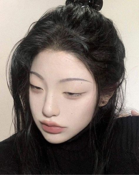 Sleepy Eyes, Aesthetic People, Hair Reference, Super Duper, Pose Reference Photo, Real Girls, Sioux, Photo Reference, Korean Makeup