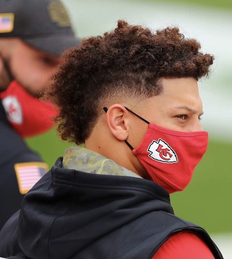 Mahomes Haircut, Patrick Mahomes Haircut Straight Hair, Patrick Mahomes Haircut, Patrick Mahomes Wallpaper Aesthetic, Patrick Mahomes Style, Mahomes Jersey, Curly Hair Designs, Mohawk Fade, Mohawk Hairstyle