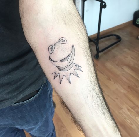 Kermit The Frog Tattoo, Family Guy Tattoo, Frog Face, Tattoo Family, Frog Tattoo, Frog Tattoos, Cool Small Tattoos, Face Tattoos, Discreet Tattoos