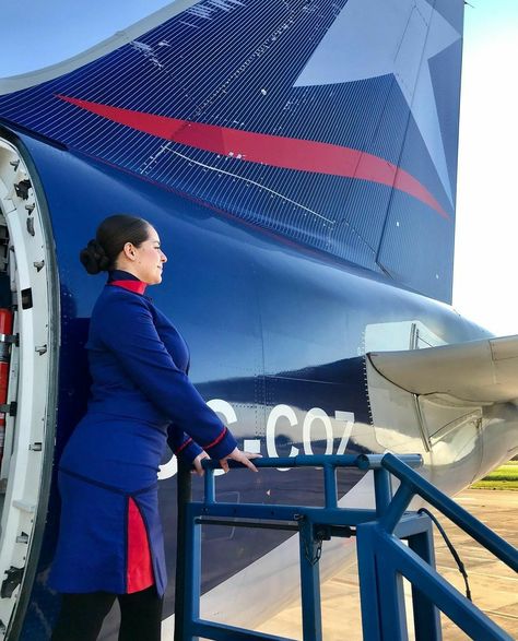 Flight Attendant Hair, Airline Stewardess, Cabin Crew, Flight Attendant, Walkers, Bun Hairstyles, Airlines, Sydney Opera House, Flight