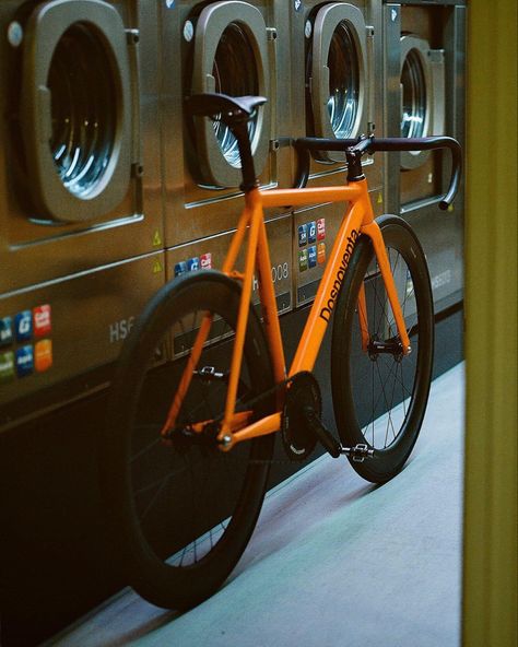 Urban Bike Style, Orange Photography, Bike Artwork, Best Road Bike, Urban Bicycle, Single Speed Bike, Urban Cycling, Fixed Gear Bicycle, Fixed Bike