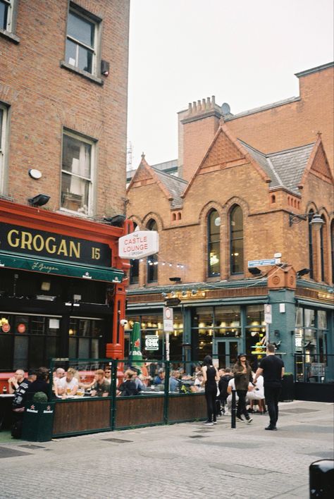 Summer dublin ireland film photo 35mm film kodak gold fujifilm traveling holiday city vibe aesthetic guinness pub bar Dublin Pub Aesthetic, Dublin Film Photography, Ireland On Film, Guinness Aesthetic, Dublin Photo Ideas, Dublin Summer, Dublin Aesthetic, Europe Backpacking, Dublin Pubs