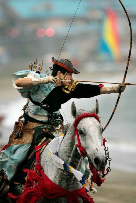 Horse Archery, Mounted Archery, Japanese Warrior, On Horseback, Bow And Arrow, Samurai Art, Airbrush Art, Art Japonais, Kendo