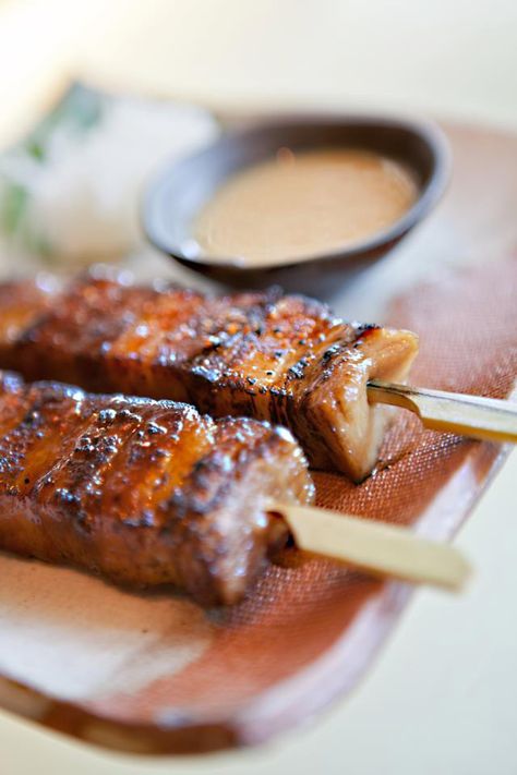 pork belly yakatori Pork Belly Skewers Recipe, Pork Yakitori, Pork Belly Skewers, Dinner Miami, Japanese Appetizer, Yakitori Recipe, Paleo Pork, Pork Belly Recipes, Japanese Cooking