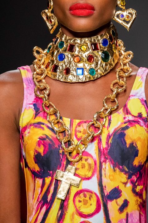 Weird Fashion Accessories, 1990 Chanel, Moschino Jewelry, Moschino Spring 2020, Maximalist Vintage, Runway Accessories, Jewellery Styling, Milan Fashion Week Spring 2020, Runway Jewelry