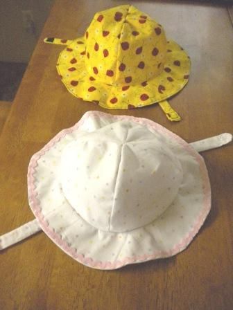 Woohoo! I am so excited to share with you this free pattern I designed for a baby or toddler summer sun hat. I love this project because it is quick and easy to do, plus I love anytime a pattern us... Baby Summer Hat, Beach Craft, Toddler Sun Hat, Sewing Hats, Fashion Design For Kids, Diy Bebe, Hat Patterns To Sew, Kids Sewing, Baby Hat Patterns