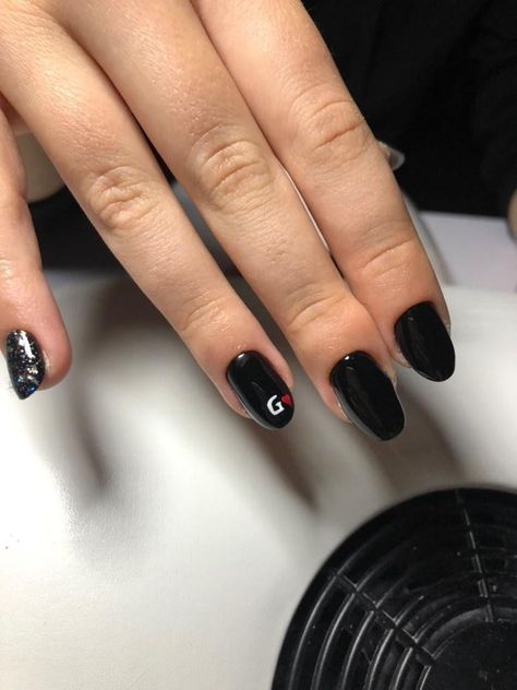 Nails Ideas Initials, C Initial Nails, Initials Nails, Black Gel Nails, G Nails, Finger Nails, Clothes Pin Crafts, Letter G, Nails Ideas