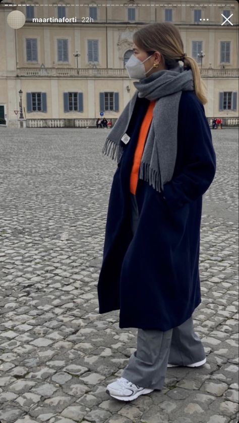 Navy Raincoat Outfit, Scarf Outfit Street Style, Navy Scarf Outfit, Acne Scarf, Navy Raincoat, Navy Scarf, Outfit Street Style, Raincoat Outfit, Scarf Outfit