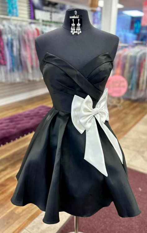 Short Dress With Bow, Bryshere Gray, Two Piece Romper, Prom Dresses Two Piece, Beaded Prom Dress, Prom Looks, Short Homecoming Dress, Piece Prom Dress, Pretty Prom Dresses