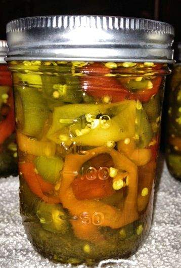 Candied Peppers, Tortiere Recipe, Cherry Pepper Recipes, Canning Hot Peppers, Pickled Sweet Peppers, Front Yard Flower Bed, Canning Peppers, Hot Banana Peppers, Pepper Jelly Recipes