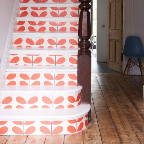 Creative stair risers for your house of joy Hallway Colour Schemes, Wallpaper Hallway, Wallpaper Stairs, Hallway Colours, Hallway Wallpaper, Diy Staircase, Escalier Design, Hal Decor, Painted Stairs