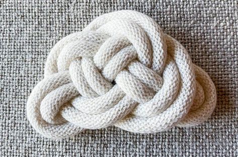 How to Tie a Cloud Knot | Macrame diy, Macrame wall hanging patterns, Macrame wall hanging diy Macrame Cloud Knot, Cloud Sewing Pattern, Diy Macrame Mobile, Macrame Cloud Tutorial, Macrame Cloud Wall Hanging, Macrame Cloud Diy, Macrame Cloud, Diy Baby Mobile Tutorial, Macrame Baby Mobile