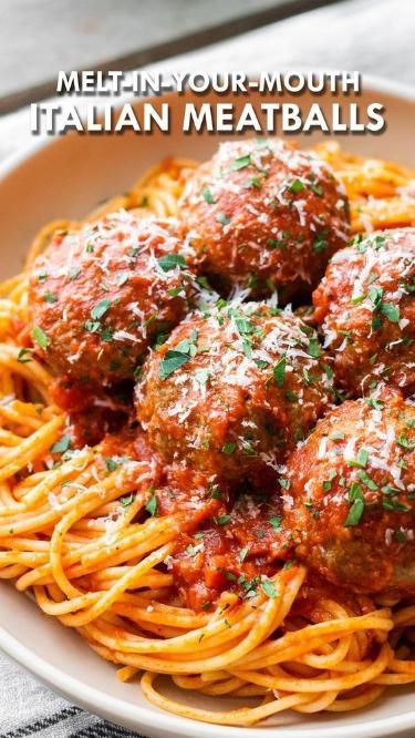 Spagetti And Meatball Recipe, Baked Italian Meatballs, Italian Meatballs Recipe, Meatball Recipes Easy, Salad Pasta, Italian Meatballs, Beef Recipes Easy, Spaghetti And Meatballs, Beef Dinner