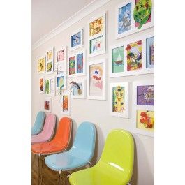 Pediatric Office Decor, Kindergarten Interior, Preschool Decor, Daycare Design, Kids Art Galleries, Art Display Kids, Gallery Frames, Clinic Design, Therapy Room