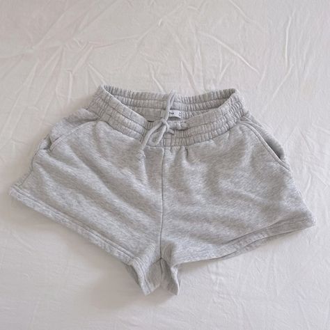 Aritzia TNA Sweat Shorts Sweat Pant Shorts Outfit, Grey Sweat Shorts, Swimsuits Outfits, Aritzia Tna, Comfort Wear, Sweat Shorts, Clothing Hacks, Dream Clothes, Outfits Casuales