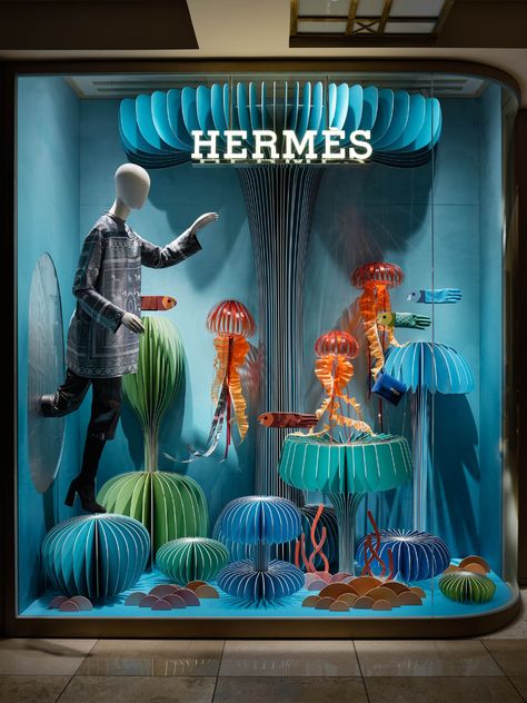 marine mirage – mischer’traxler studio Hermes Window, Display Visual Merchandising, Summer Window Display, Fashion Window Display, Vitrine Design, Decoration Vitrine, Summer Window, Visual Merchandising Displays, Store Window Displays