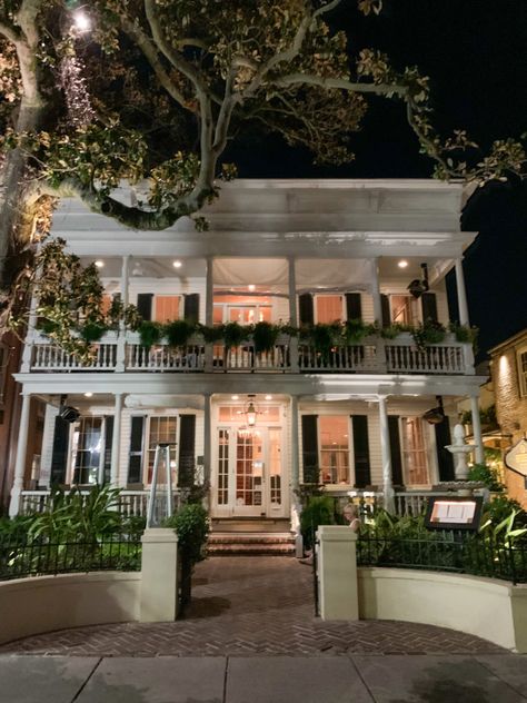 The Best Girls Weekend in Charleston – Charleston Itinerary Classes Outfits, Charleston Itinerary, Bohemian Hotel, Charleston Hotels, Cypress Gardens, Charleston Travel, Bachelorette Trip, Art Museums, Charleston South Carolina