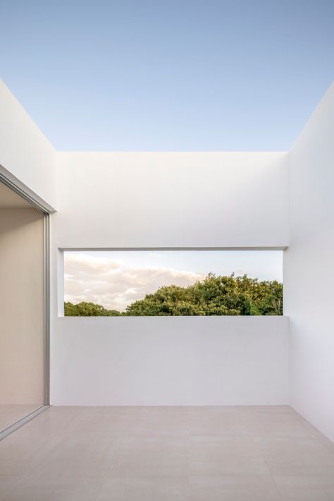 Gallery of House Nizuc 01 / Puerto Morelos, Mexico Mexican Interiors, Monochrome Interior, Puerto Morelos, Architectural Section, Family Living, Family House, 인테리어 디자인, Minimalist Home, Design Inspo