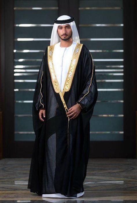 Arabian Men, Dubai Sheikh, Arabic Outfit, Middle Eastern Clothing, Middle Eastern Men, Arab Men Fashion, Men's Business Outfits, Timur Tengah, Dress Name