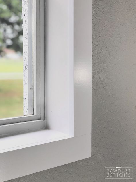 Inside Window Trim Color Ideas, Modern Window Casing, Window Trim Ideas Interior, Modern Window Trim, Diy Window Trim, Minimalist Window, Modern Trim, Interior Window Trim, House Trim