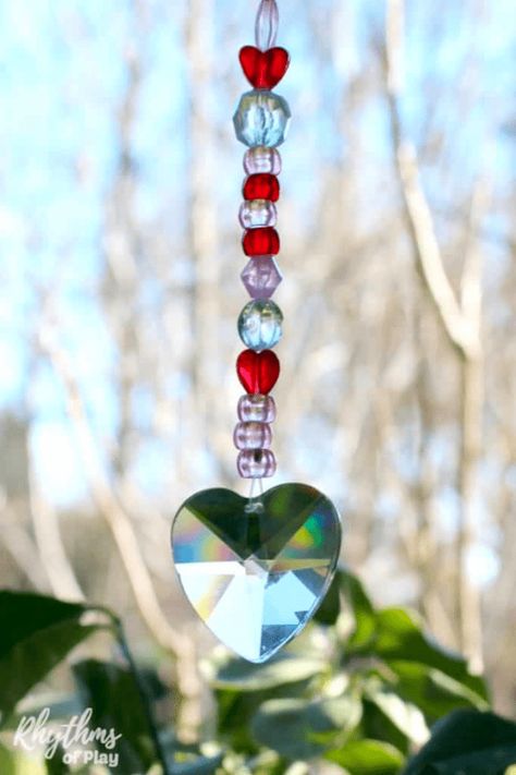 Beaded Window Hanging, Homemade Gift Idea, Crystal Suncatchers Diy, Valentines Bricolage, Prism Suncatcher, Suncatcher Diy, Heart Suncatcher, Diy Suncatchers, Suncatcher Craft