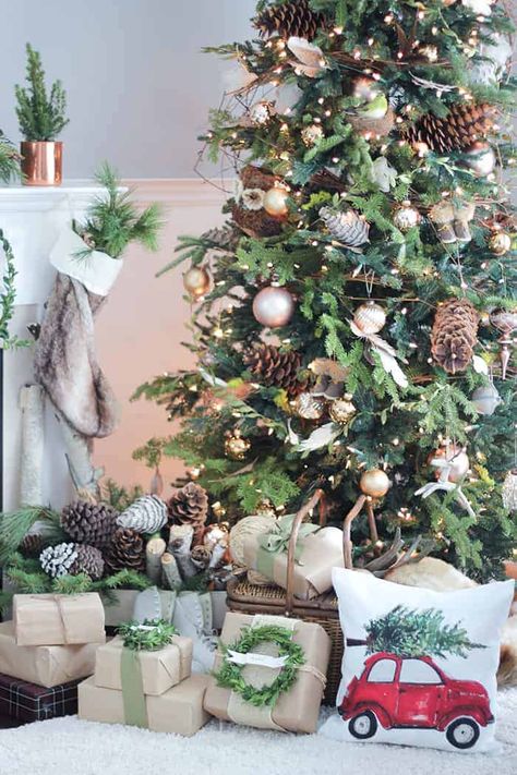 Rustic Christmas Trees, Bush Christmas, Natal Natural, Natal Country, Christmas Tree Decorating Themes, Christmas Rustic, Neutral Christmas, Farmhouse Christmas Tree, Christmas Tree Decorations Diy