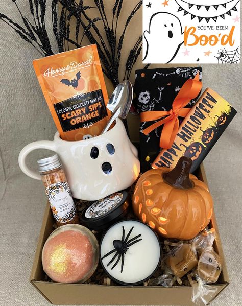 Get ready to be spooked and surprised with our three exclusive Halloween Gift Boxes, packed with thrilling treats and eerie goodies!  These boxes are full of Halloween magic and will make this spooky season one to remember.  ️ 🎃 Limited Availability: Don't miss out on this spooktacular offer! The Halloween Gift Boxes are available in limited quantities. Grab yours now before they vanish into the shadows. Ghost Spa Box: 🎃 12oz White Ghost Mug - faces vary per box 🎃 Shovel Spoon 🎃 Cozy Halloween Socks - Mixed Selection is picked for your box 🎃 Scented Candle - handmade in our shop 🎃 Orange Lighted Ceramic Pumpkin  🎃 Citrus Bath Salts 🎃 Gourmet Happy Halloween Chocolate Bar 🎃 Apple Harvest Scented Bath Bomb 🎃 Beverage Selection: Hot Cocoa, Coffee, Chai Tea, Chai Latte or Green Tea ? Cute Spooky Basket Ideas For Friends, Halloween Food Gifts, Gift Box For Best Friend, Box For Girlfriend, Fall Care Package, Diy Halloween Gifts, Shovel Spoon, Citrus Bath, Spooky Halloween Gifts