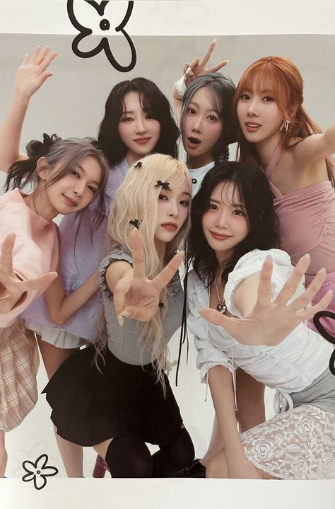 Dreamcatcher Kpop, Dreamcatcher Wallpaper, Star Magazine, Singing Group, Group Photography, Women In Music, Human Poses Reference, Fancy Video, Human Poses