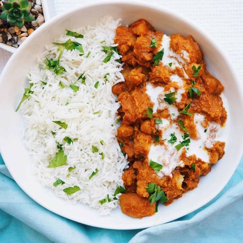 Instant Pot Butter Potato Chickpeas. This Indian dish is flavourful, filling and vegan! It is the perfect meatless meal for dinner and great as leftovers! Chickpea Indian, Potato Indian, Healthy Instapot Recipes, Butter Chickpeas, Creamy Curry Sauce, Dry Beans Recipe, Vegan Chickpea Recipes, Pot Butter, Creamy Curry