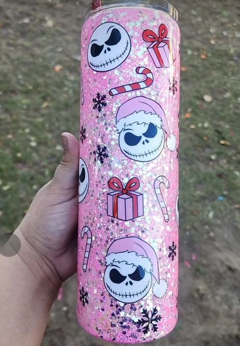 This glitter is absolutely stunning!! 30 ounce pink and silver glitter tumbler of our favorite Sandy Claws 😍  Perfect for your spooky holiday lover ❤️ Stainless steel double-wall vacuum insulated so it is great for hot or cold drinks. One of a kind Pink Christmas Tumbler, Christmas Tumbler Ideas, Johnny Depp Cry Baby, Sandy Claws, Tumblr Cup, Tumblers Designs, Epoxy Cups, Epoxy Tumblers, Glitter Tumbler Cups