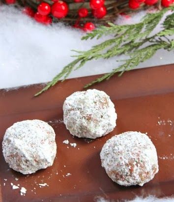 Rumchata Balls - quick, easy, and no bake! Chocolate Snowball Cookies Recipe, Chocolate Snowball Cookies, Quick Holiday Treats, Rumchata Recipes, Chocolate Snowballs, Resist Temptation, Baked Items, Snowball Cookie Recipe, Miniature Chocolate