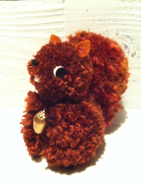 https://flic.kr/p/npqKNB | Squirrel Pom Pom sculpture Pom Pom Animals, Christmas Pom Pom, Diy Pom Poms, Pom Pon, Pom Pom Rug, Wool Dolls, Pom Pom Wreath, Diy Pom Pom, How To Make A Pom Pom