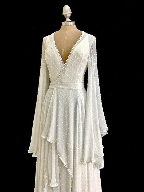 Wedings Drees India, Turn Of The Century Wedding Dress, Fuzzy Wedding Dress, 70s Inspired Wedding Dresses, Boho 70s Wedding Dress, 70s Wedding Dress Vintage Hippie, Groovy Wedding Dress, 70s Style Wedding Dress, Eclectic Wedding Dress