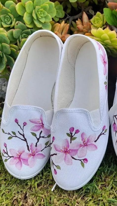 Shoe Art Ideas, Decorative Shoes, Shoe Painting, Painted Shoes Diy, Painted Canvas Shoes, Custom Painted Shoes, Tshirt Painting, Hand Painted Dress, Painted Sneakers