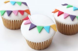 Cupcakes Fondant, Summer Cupcakes, Cupcake Queen, Fondant Cupcake Toppers, Cupcakes Decorados, Cheesecake Cupcakes, Rainbow Cupcakes, Cupcake Designs, Fondant Decorations