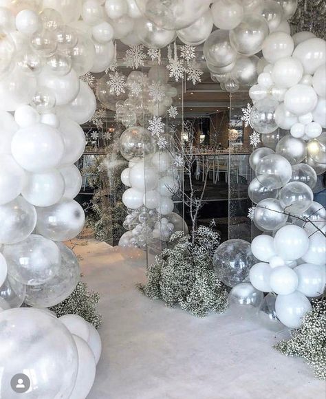 Winter Theme 18th Birthday, Prom Winter Wonderland, Winter Wonderland Party Balloons, Christmas Formal Decorations, White Winter Balloon Garland, Elegant Winter Wonderland Party, Snow Theme Quinceanera, Winter Wonderland Photo Booth Backdrops, Silver Winter Wonderland Party