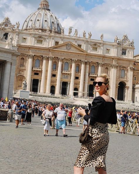 Rome Street Style, Italy Outfits Spring, Tourist Fashion, Week In Italy, Italy Summer Outfits, What To Wear In Italy, Rome Outfits, Italy Travel Outfit, Travel To Italy