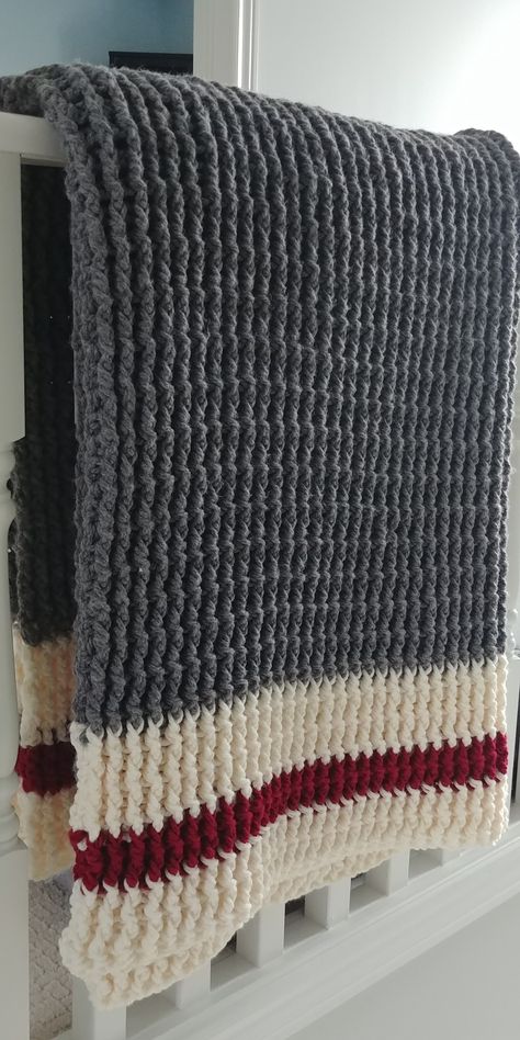 Crochet Blanket For Men, Monkey Blanket, Chunky Blanket Pattern, Chunky Knit Blanket Pattern, Crochet Blanket Colors, Chunky Yarn Blanket, Chunky Blankets, Diy Knit Blanket, Finger Crochet