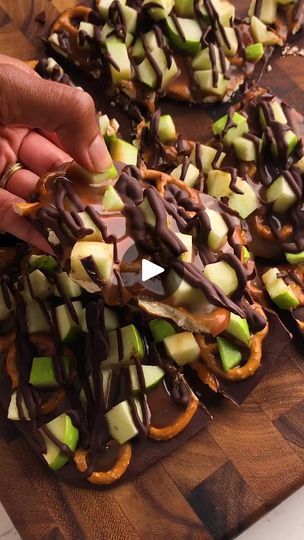 6.9K views · 233 reactions | Salted Caramel Apple Bark #caramelapple #dessertrecipe #easyrecipes #easycooking #easymeals #easydinner #easyfood | Craftaholic Caramel Apple Bark, Apple Bark, Thanksgiving Food Crafts, Salted Carmel, Fall Snacks, Holiday Party Foods, Bark Recipe, Charcuterie Recipes, Chocolate Pretzels