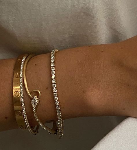 JOSEFINE H. J (@josefinehj) • Instagram photos and videos Wrist Accessories, Jewelry Aesthetic, White Swan, Dope Jewelry, Jewelry Luxury, Classy Jewelry, Jewelry Lookbook, Wedding Time, Girly Jewelry