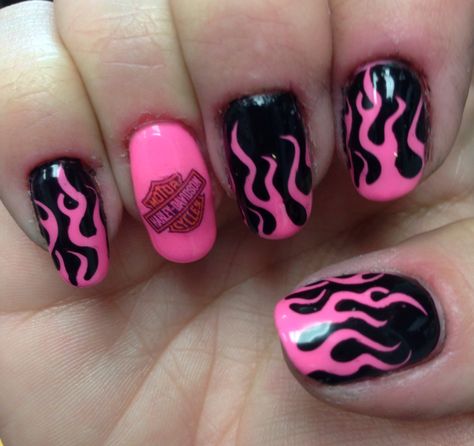 Make you blink pink gelish Harley decal and stamp kinda black Harley Davidson Nails Designs Art Ideas, Harley Davidson Nails Ideas, Nail Flames, Harley Nails, Halloween Toes, Flame Nails, Country Nails, Colorful Nail Designs, Halloween Nail Designs