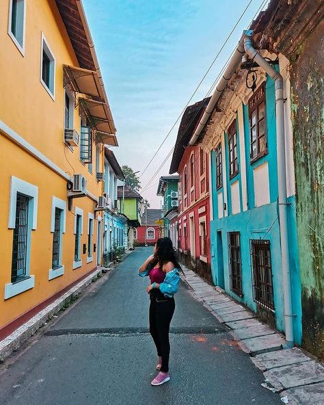 Visiting Goa? Don't miss these beautiful locations! Goa Group Pictures, Fort Kochi Photography Poses, Goa Photography Ideas Friends, Goa Photo Poses, Goa Picture Ideas, Goa Video, Goa Poses, Photography Ideas Men, Goa Photography Ideas