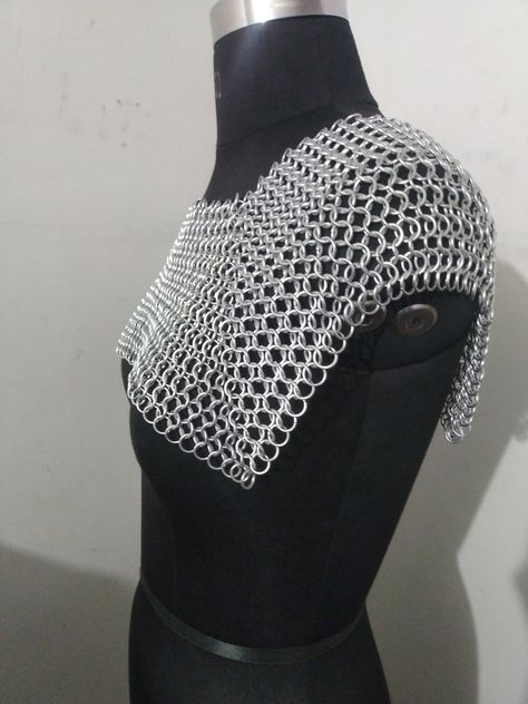 Chainmail Square Shoulder, Chainmaille Medieval Cosplay Costume, Aluminium Shawl, Mother's Day Gift, Double Style Unisex Wear Reenactment - Etsy Chainmail Projects, Shoulder Armour, Chainmail Armor, Medieval Cosplay, Shoulder Piece, Fantasy Outfits, Viking Costume, Shoulder Armor, Chain Mail