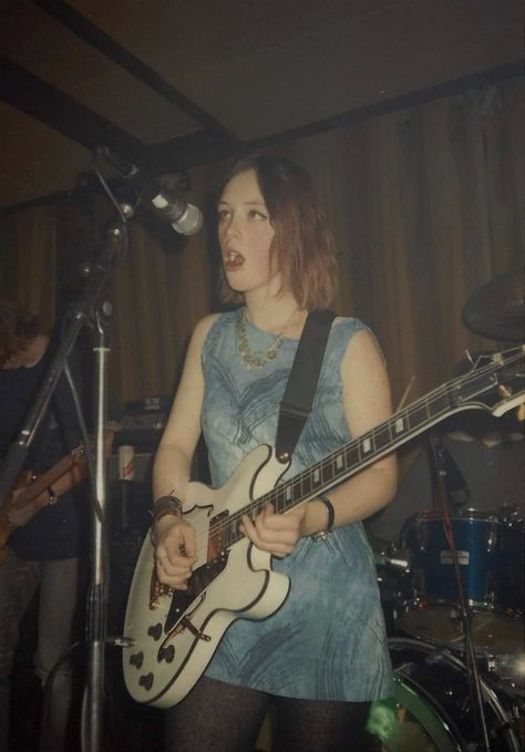 Rachel Goswell, The Jam Band, Grunge 90s, Dream Pop, Playing Piano, Women In Music, I'm With The Band, Female Friends, Classical Guitar