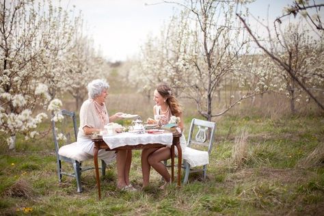 Tea Party Photography, Mothers Day Gifts Toddlers, Mothers Day Photoshoot, Mommy And Me Poses, Bed Poses, Tea Photo, Daughter Photo Ideas, Mini Photo Shoot, Gifts For Elderly