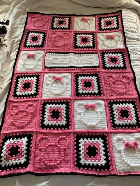 Disney Crochet Patterns Free Blanket, Disney Granny Square Blanket, Minnie Mouse Blanket Crochet Pattern, Disney Crochet Blanket Patterns Free, Minnie Mouse Granny Square Pattern, Mickey Crochet Blanket, Disney Crochet Patterns Blanket, Disney Crochet Squares, Crochet Mickey Mouse Blanket