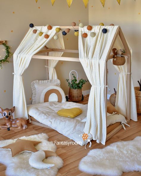 Montessori Infant Room, Bed Canopies, Toddler House Bed, House Beds For Kids, Toddler Girl Room, Baby Boy Room Decor, Toddler Room Decor, Dekorasi Kamar Tidur, Kids Room Inspiration