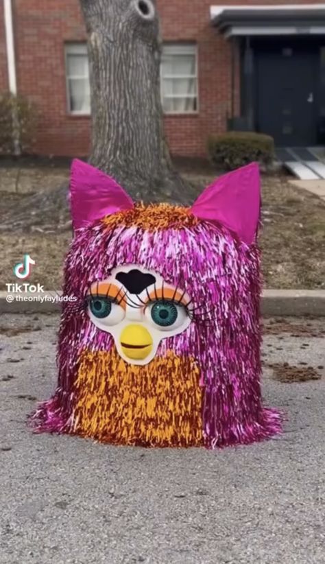 Diy Furby Costume, Extreme Halloween Costumes, Furby Halloween Costume, Interesting Halloween Costumes, Halloween Pinata, Fun Halloween Treats, Spooky Costumes, Halloween Pink, Clever Halloween Costumes