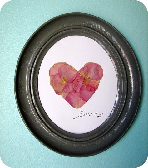 Flower Petal Picture Frame, Drying Roses, Pressed Flower Crafts, Memorial Flowers, Dried Rose Petals, Crafty Craft, Glue Gun, How To Preserve Flowers, Dried Flower