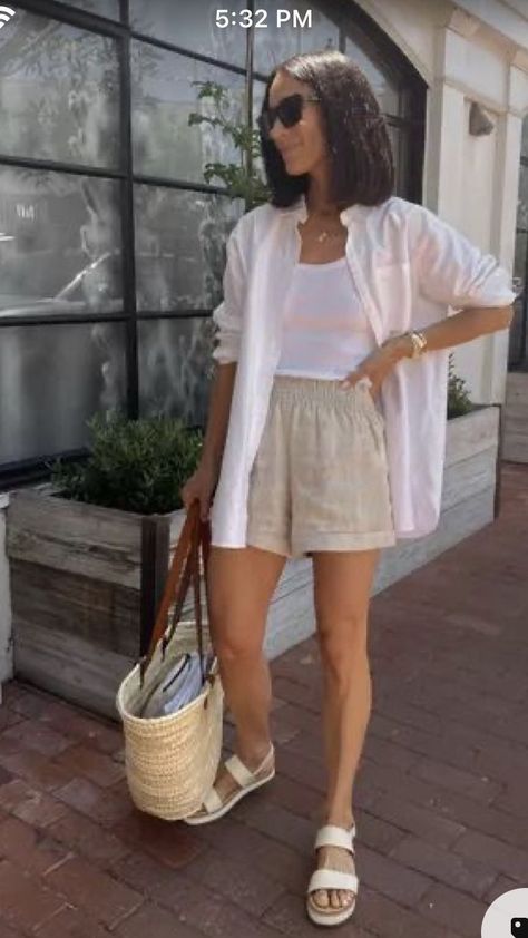 Cute Garden Party Outfits, Linen Shirt Shorts Outfit, May Fashion 2024, Chic Holiday Outfits Summer, Summer Outfits Linen Shorts, Colorado Springs Outfits Summer, Chic Casual Summer Outfits, Linen Vacation Outfits, Sweden Summer Outfits